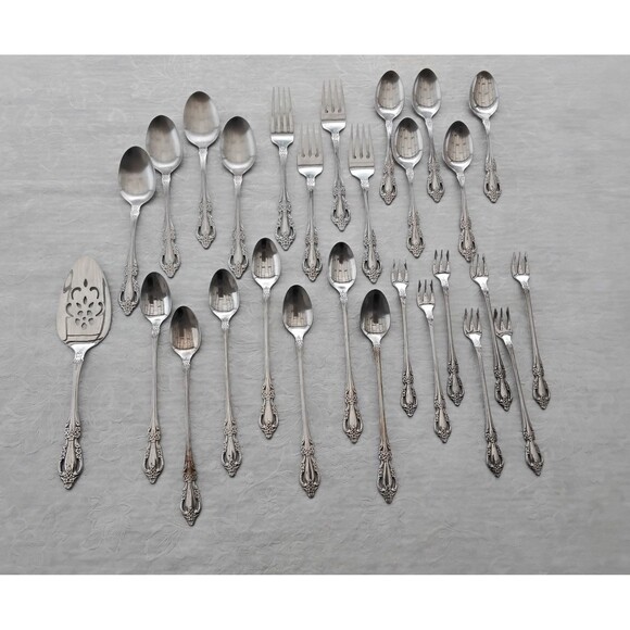 Oneida Distinction Deluxe Stainless Flatware 28 pieces RAPHEAL Pattern - Picture 1 of 11